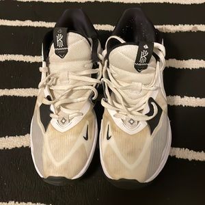 Kyrie 5 Low TB White Black shoes